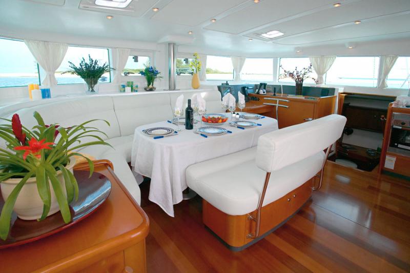 Lagoon 440m Salon